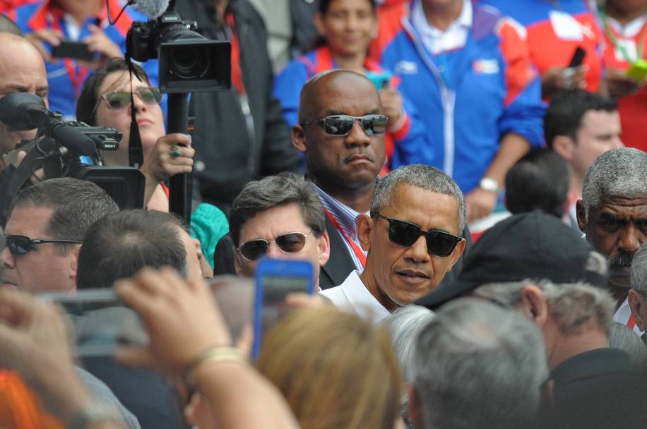 L&#39;ingresso di Obama allo stadio(Afp)
